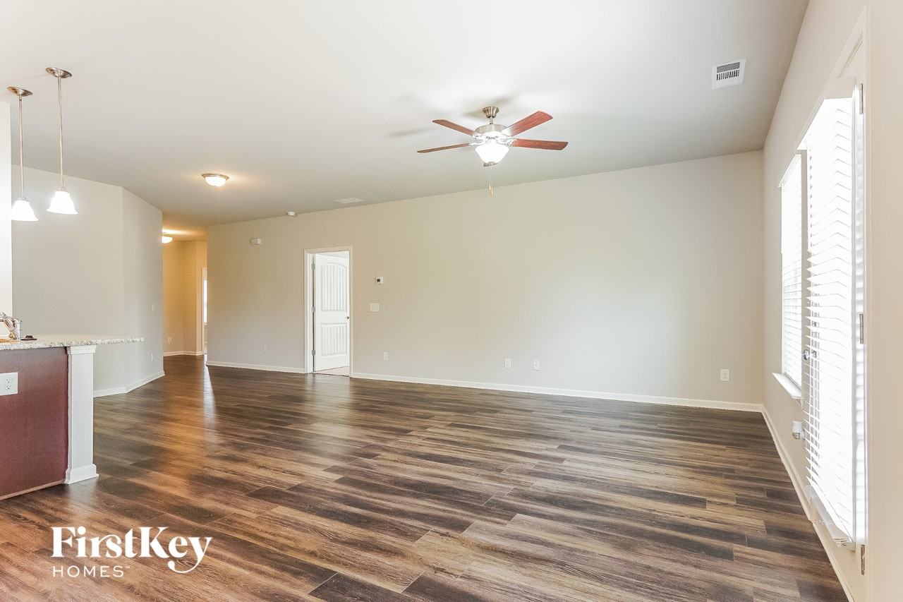 1025 Parkers Cv - Photo 3 of 15