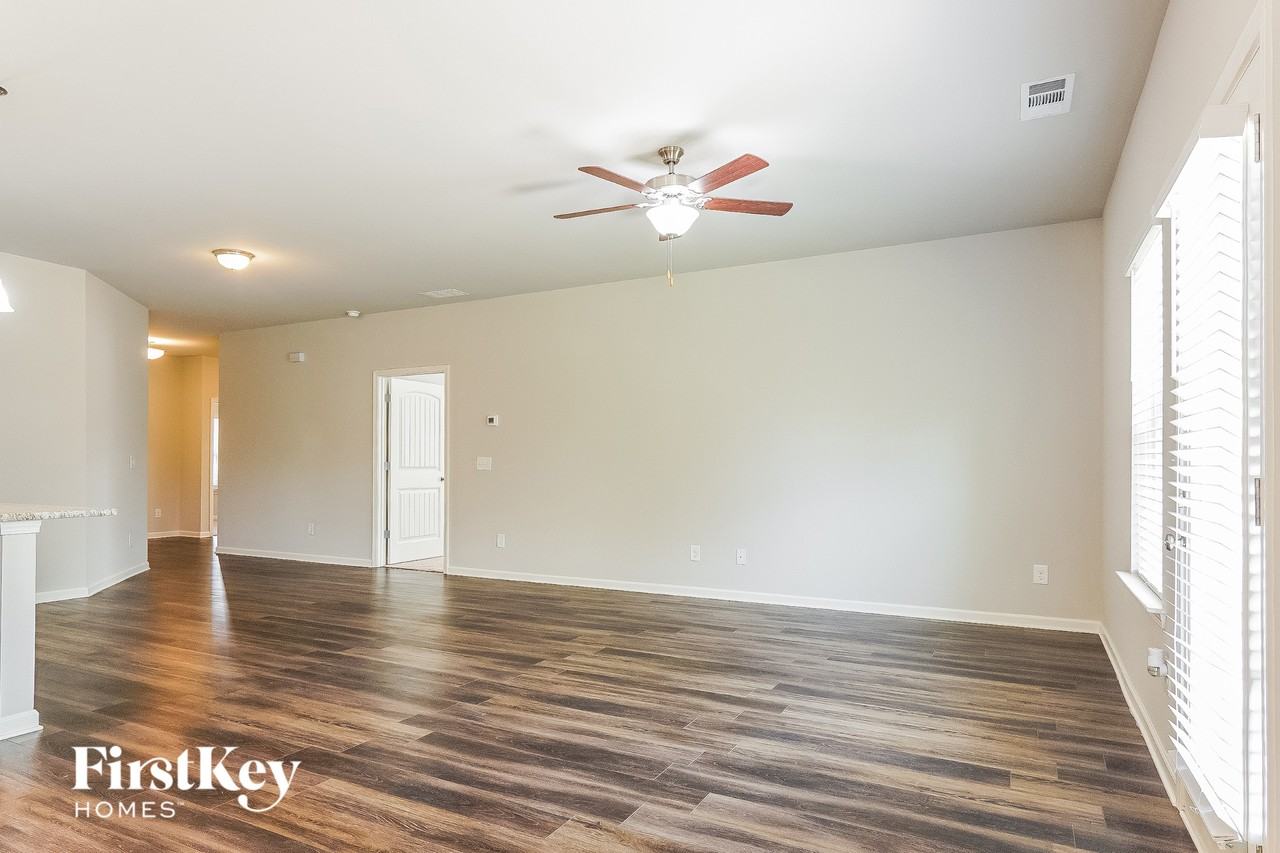 1025 Parkers Cv - Photo 4 of 15