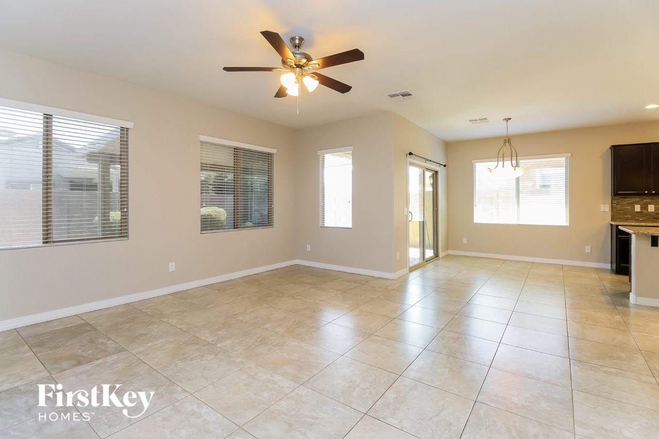 643 E Blossom Rd - Photo 3 of 15