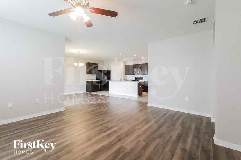 401 Panda Pl - Photo 2 of 15