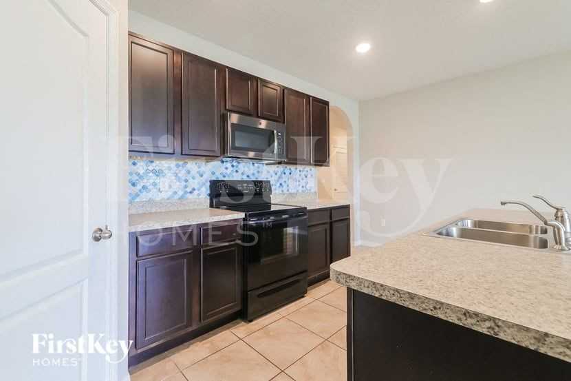 401 Panda Pl - Photo 4 of 15