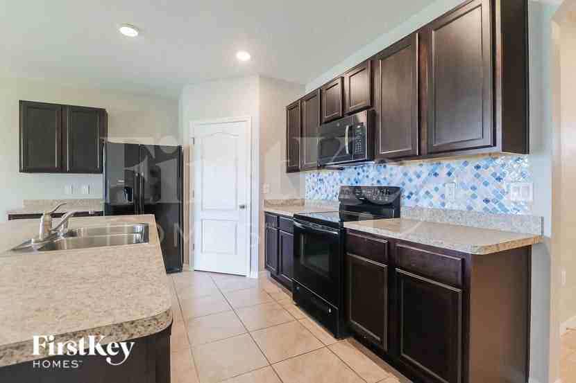 401 Panda Pl - Photo 5 of 15