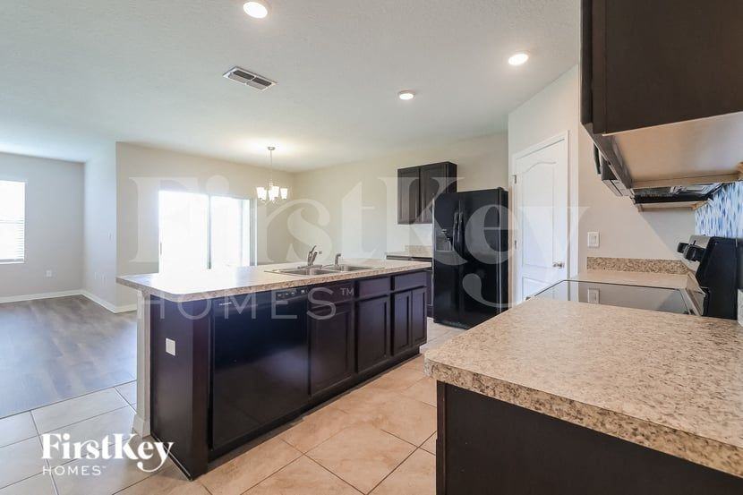 401 Panda Pl - Photo 6 of 15