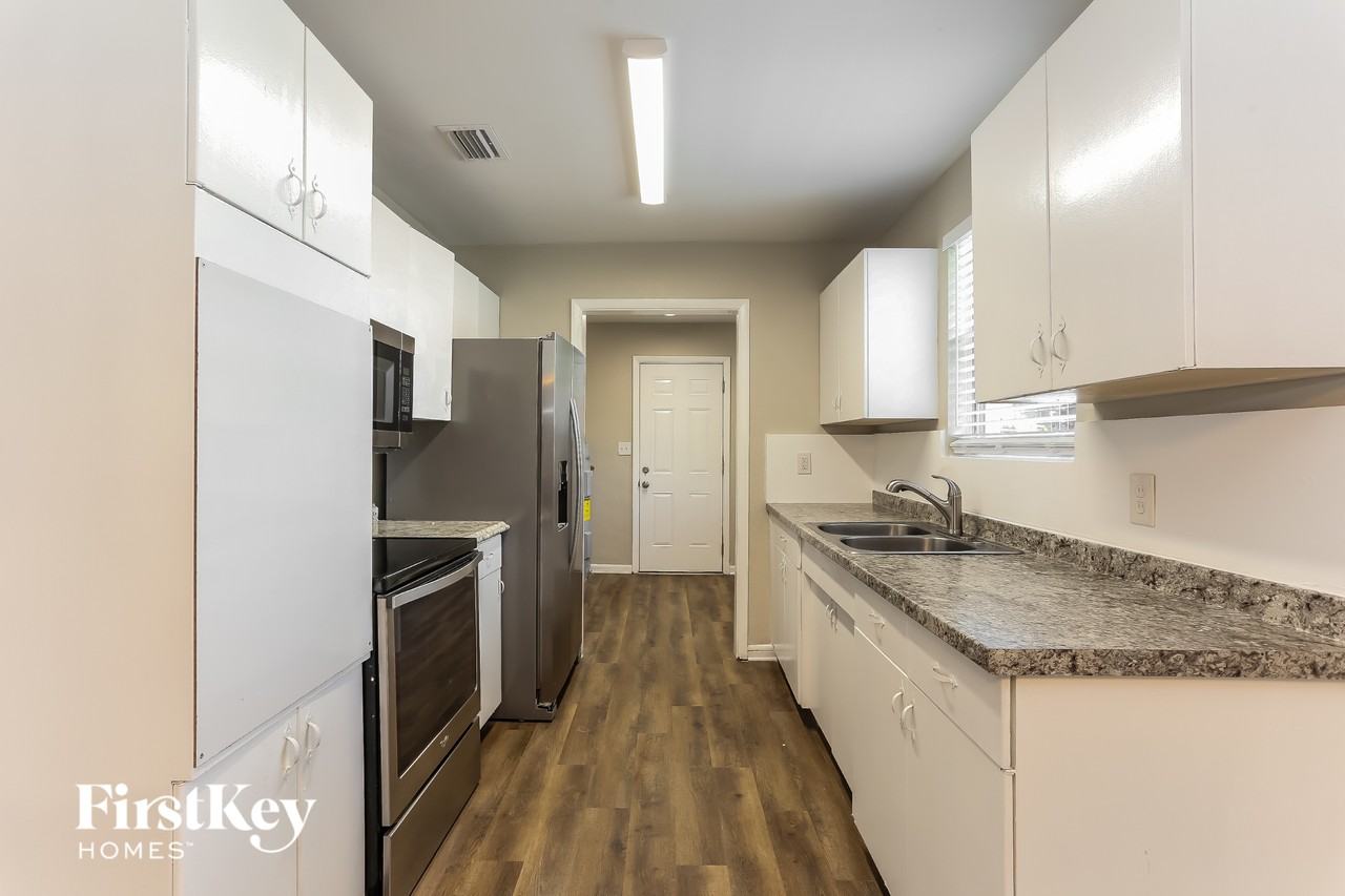 2517 Columbine Drive - Photo 7 of 15