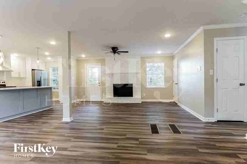 601 Staffordshire Dr - Photo 2 of 15