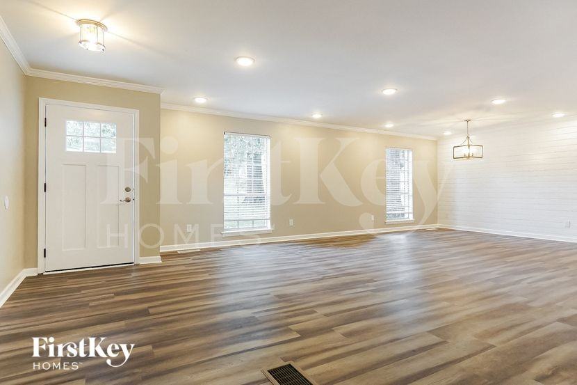 601 Staffordshire Dr - Photo 3 of 15