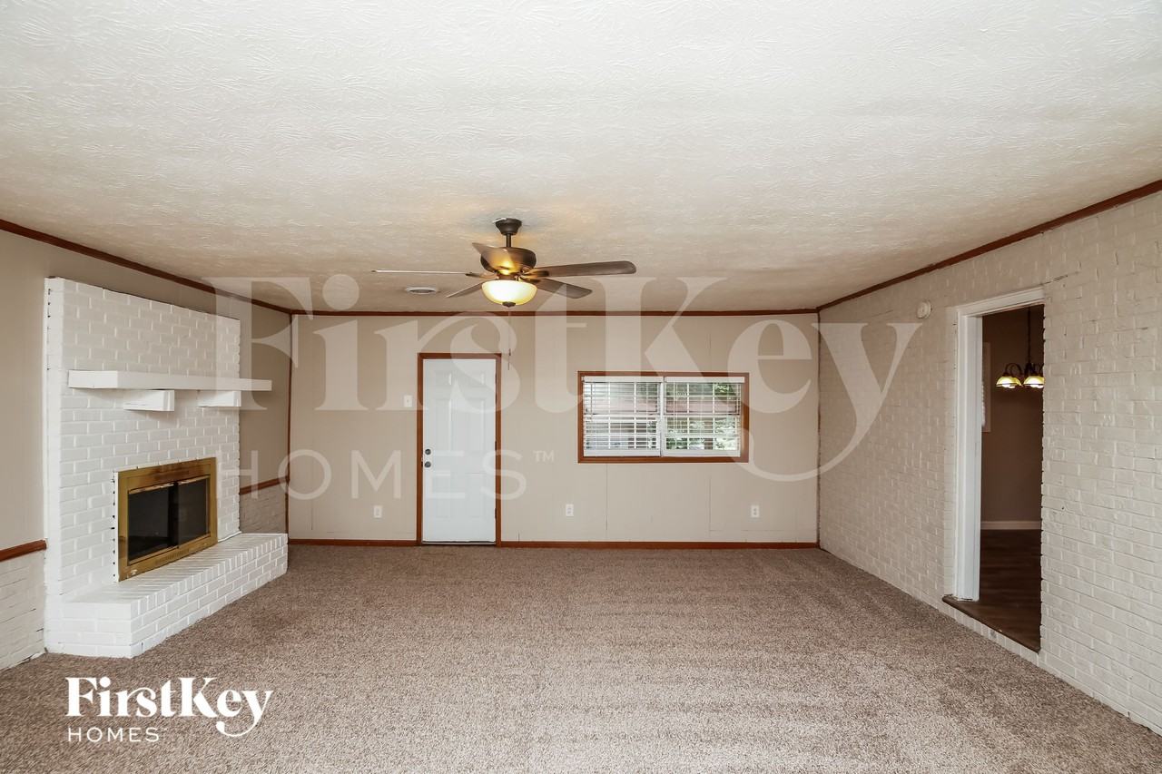 2422 Chestnut Log Ln - Photo 3 of 18