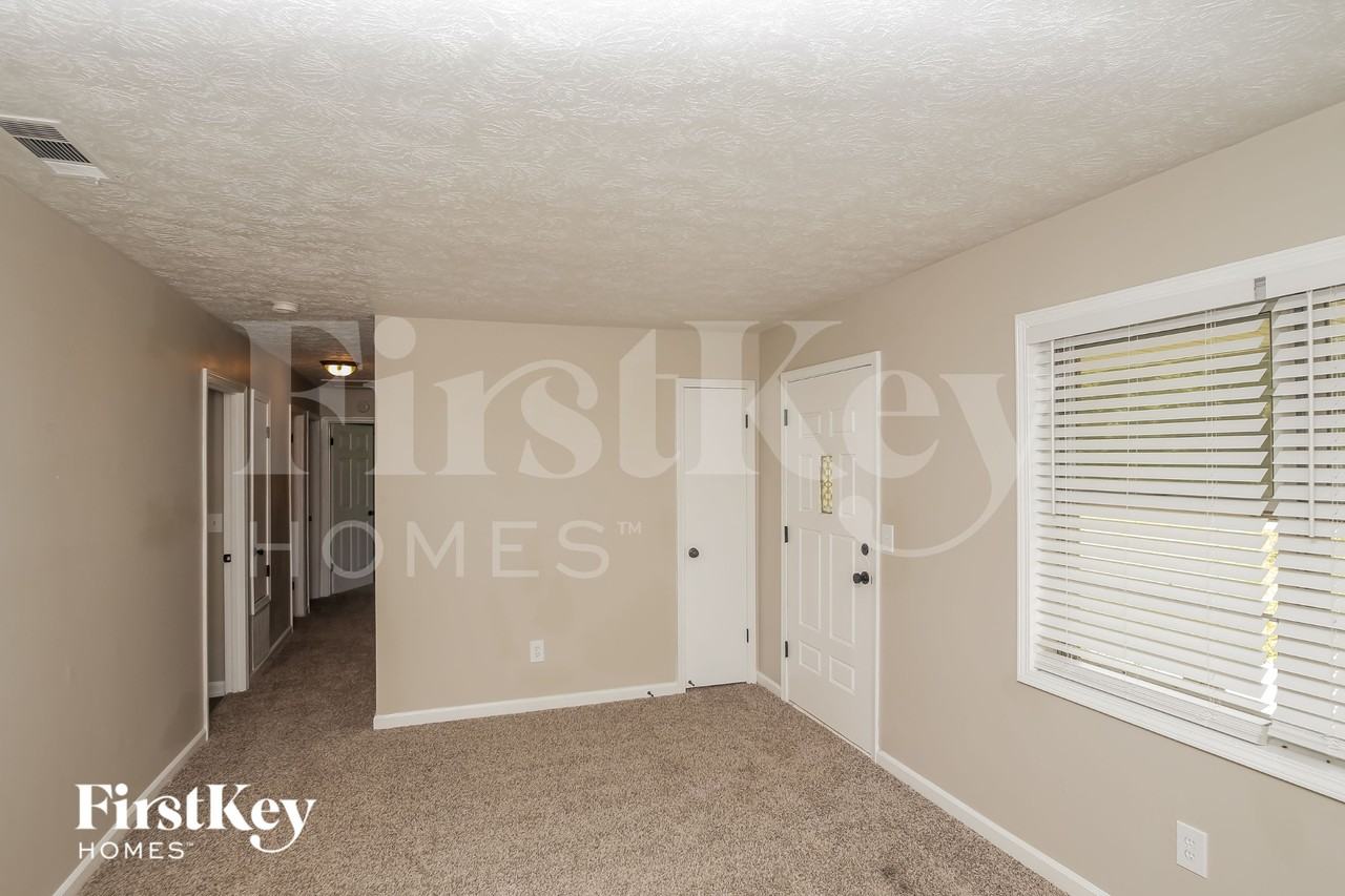 2422 Chestnut Log Ln - Photo 5 of 18