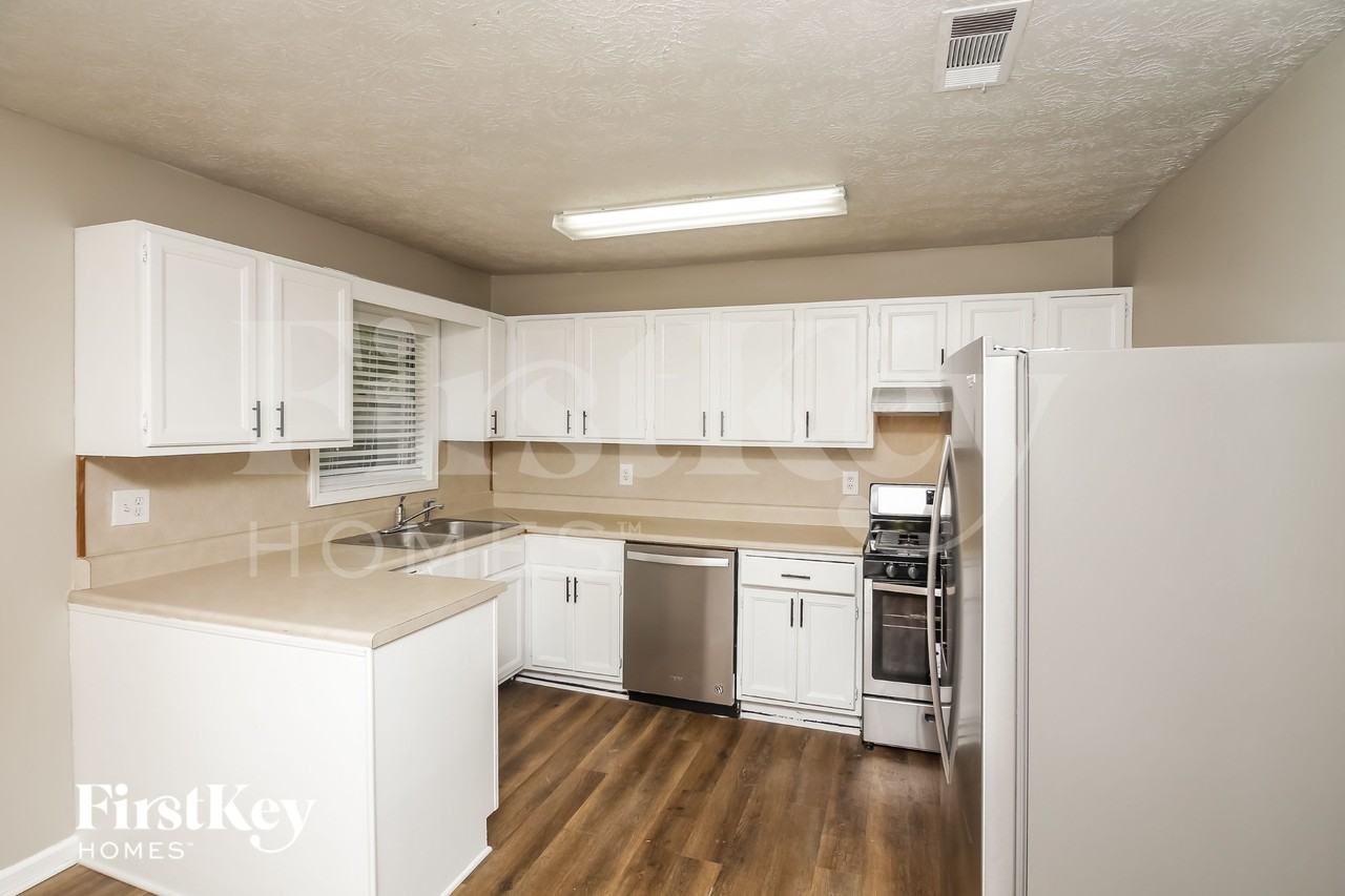 2422 Chestnut Log Ln - Photo 7 of 18