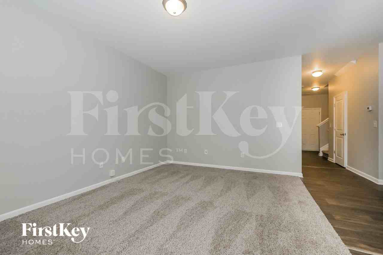 27 Trotter Ct - Photo 4 of 16