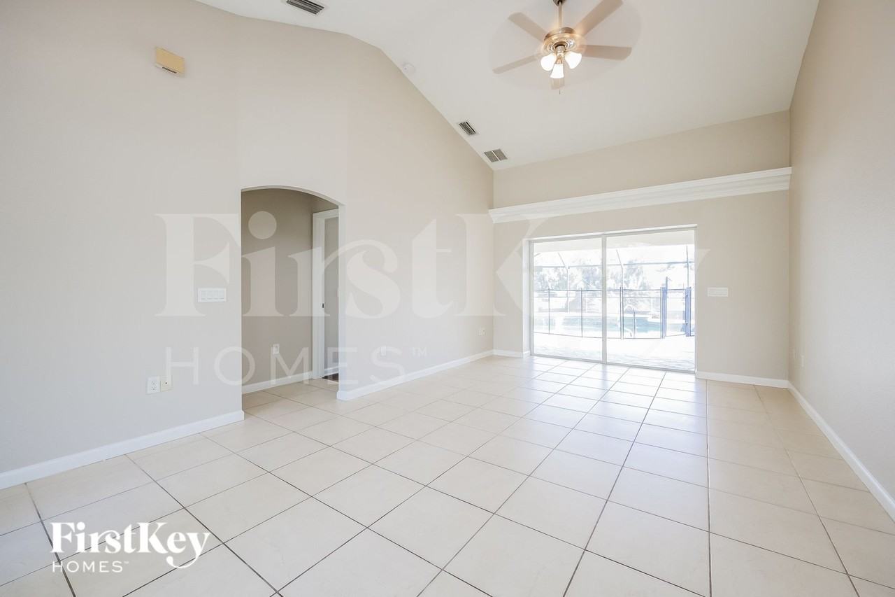 3342 Cunliffe Rd - Photo 3 of 16