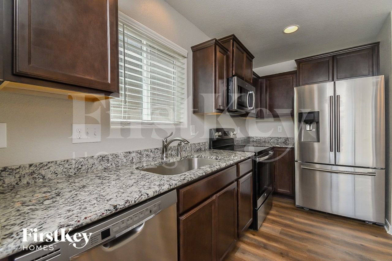 7757 Benecia Dr - Photo 4 of 15