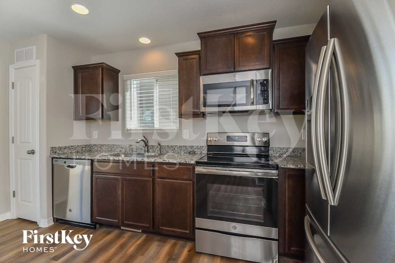 7757 Benecia Dr - Photo 5 of 15