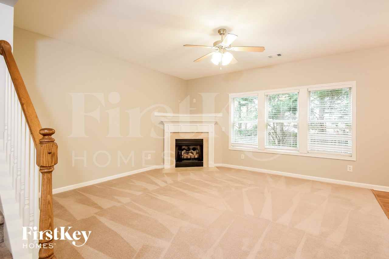 415 Belmont Way - Photo 4 of 15