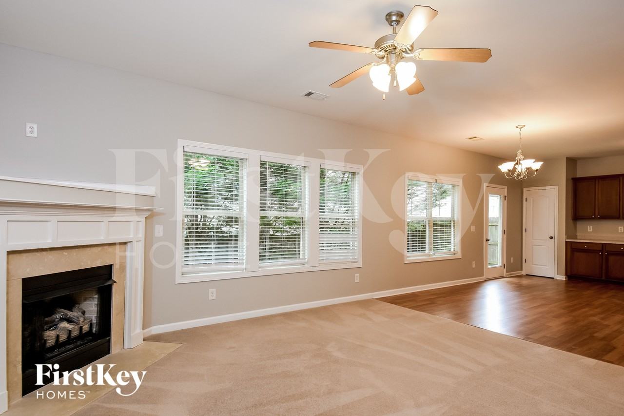 415 Belmont Way - Photo 5 of 15