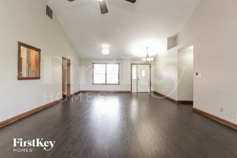 169 Meadows Ct - Photo 3 of 15