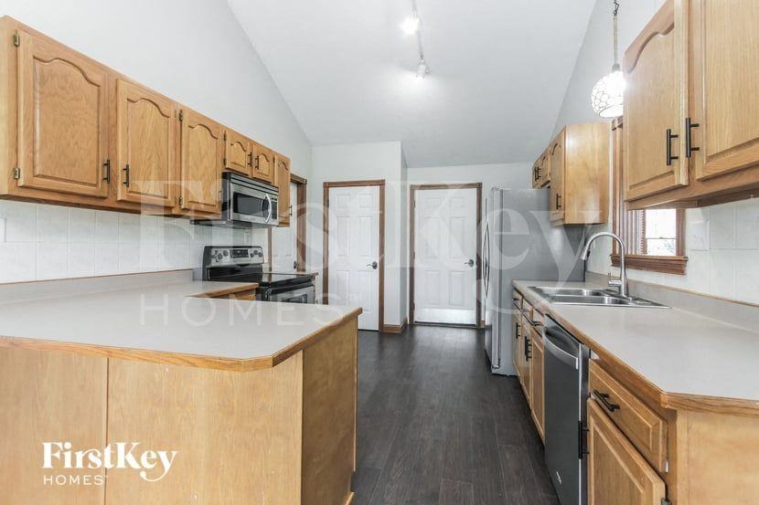 169 Meadows Ct - Photo 4 of 15