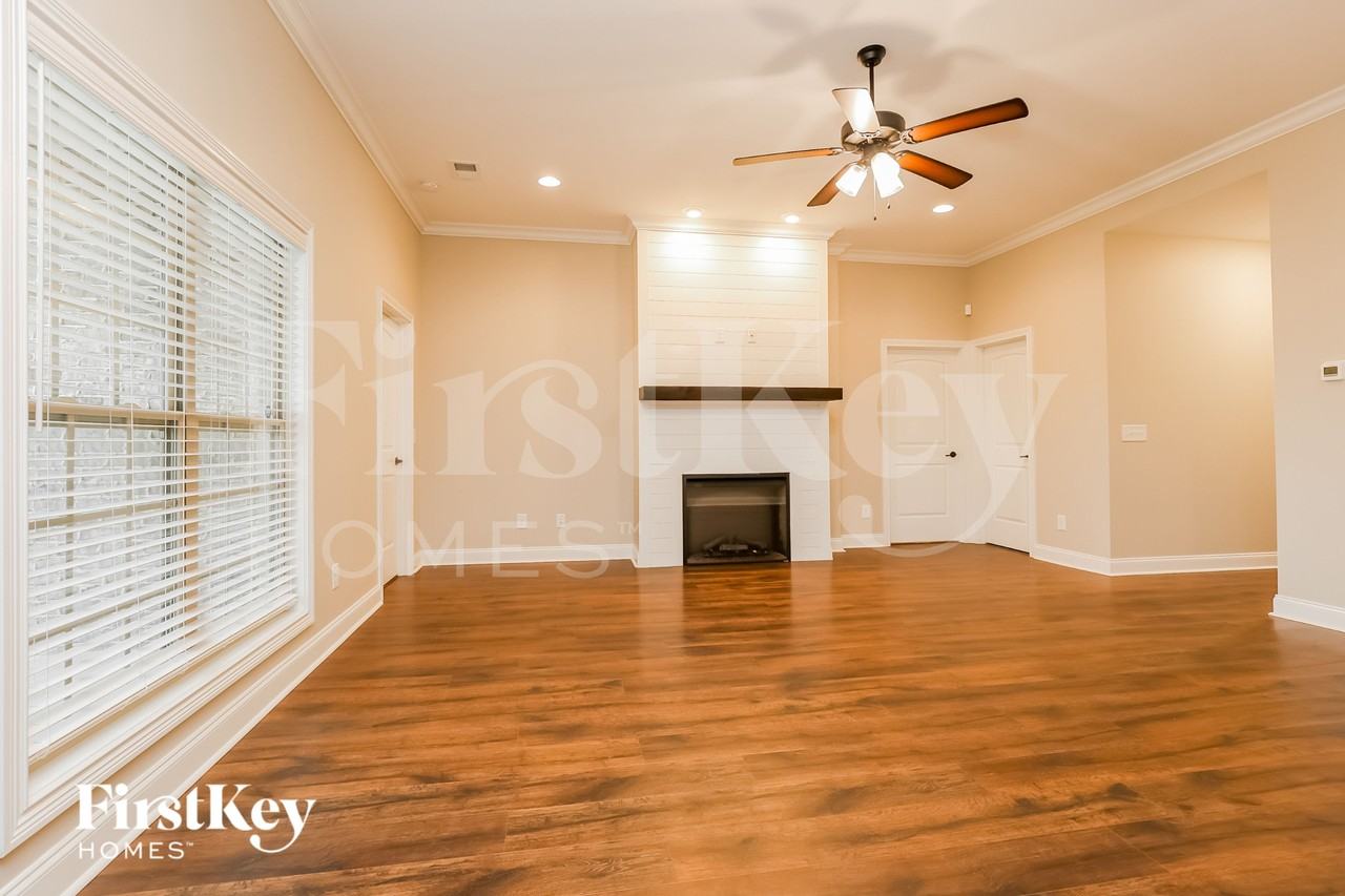 784 Jersey Dr - Photo 3 of 15