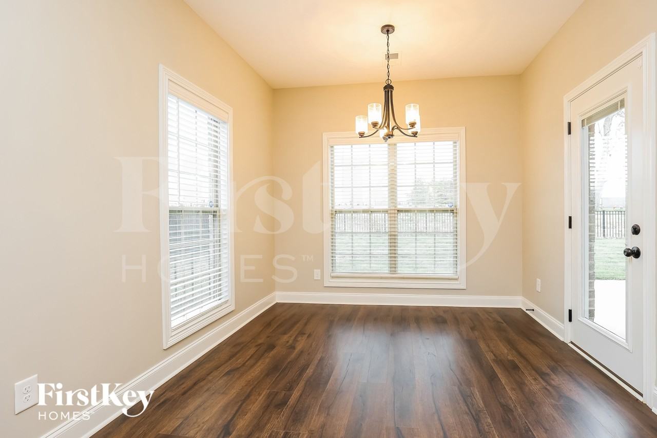 784 Jersey Dr - Photo 4 of 15