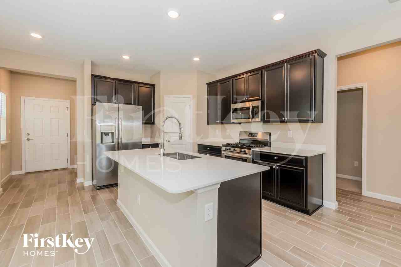 512 Tynes Blvd - Photo 4 of 15