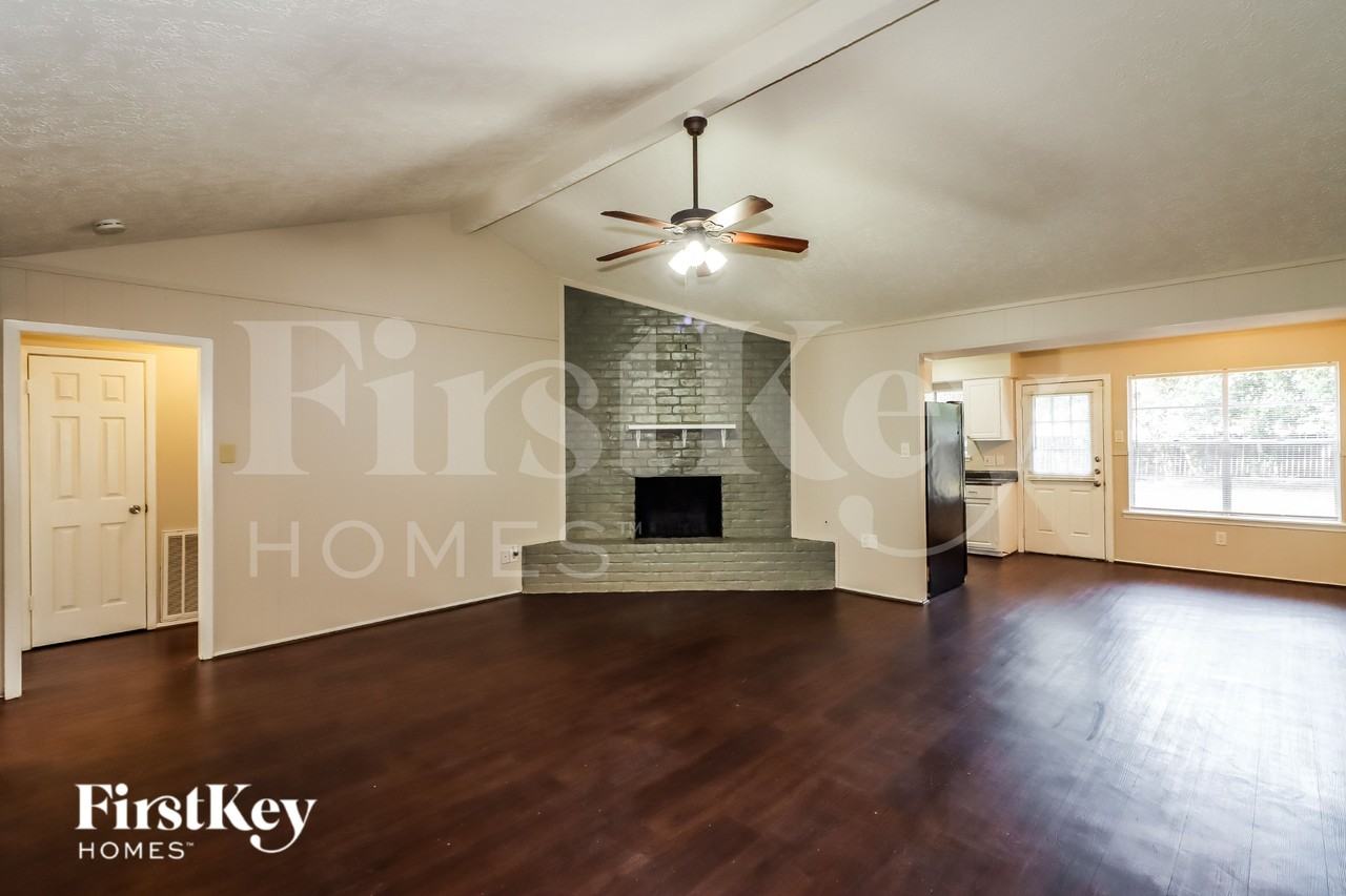 17538 Bonnie Sean Dr - Photo 4 of 15