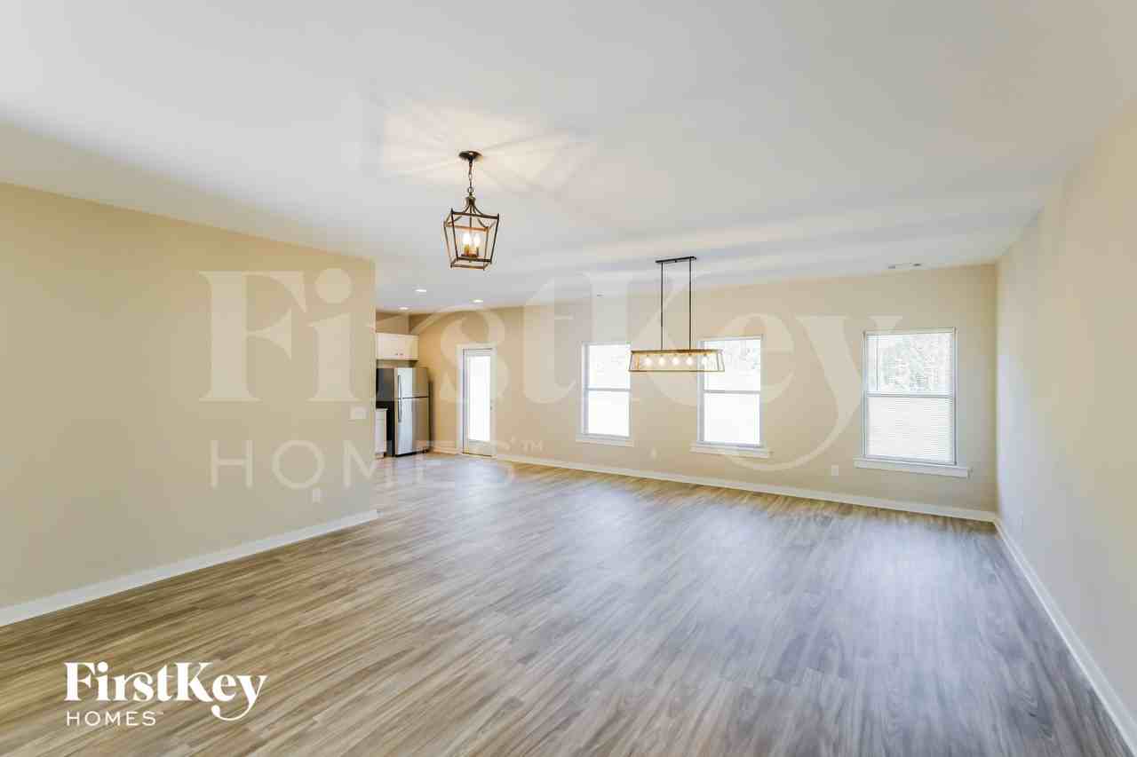 148 Lakewood Ln - Photo 3 of 15