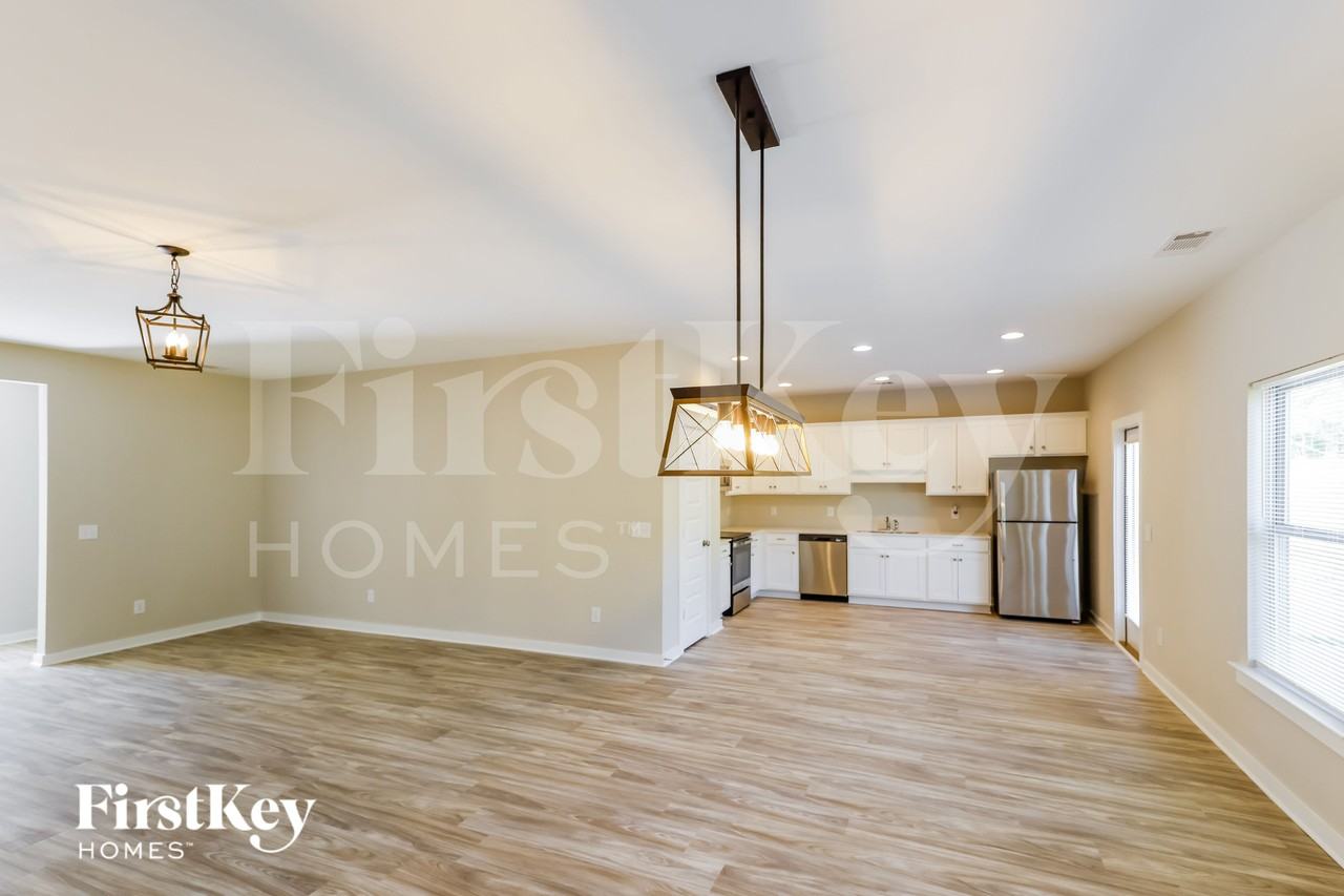 148 Lakewood Ln - Photo 5 of 15