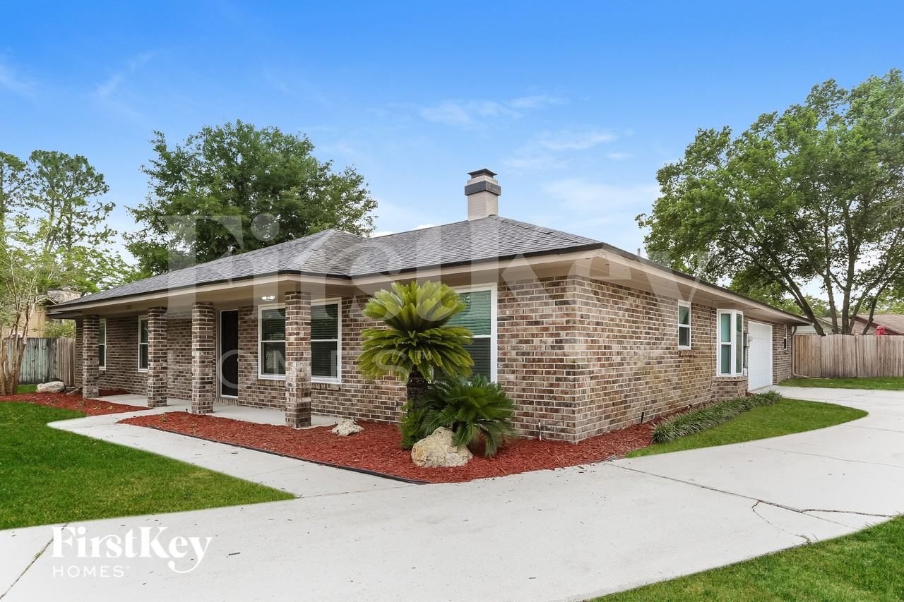 800 Driftwood Place - Photo 2 of 15