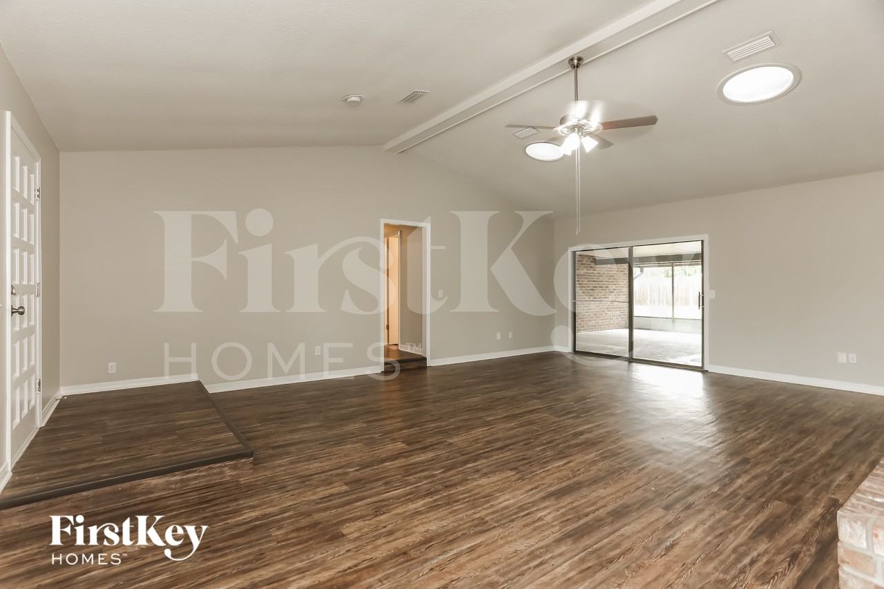 800 Driftwood Place - Photo 3 of 15