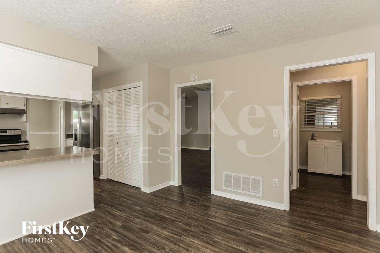 800 Driftwood Place - Photo 6 of 15