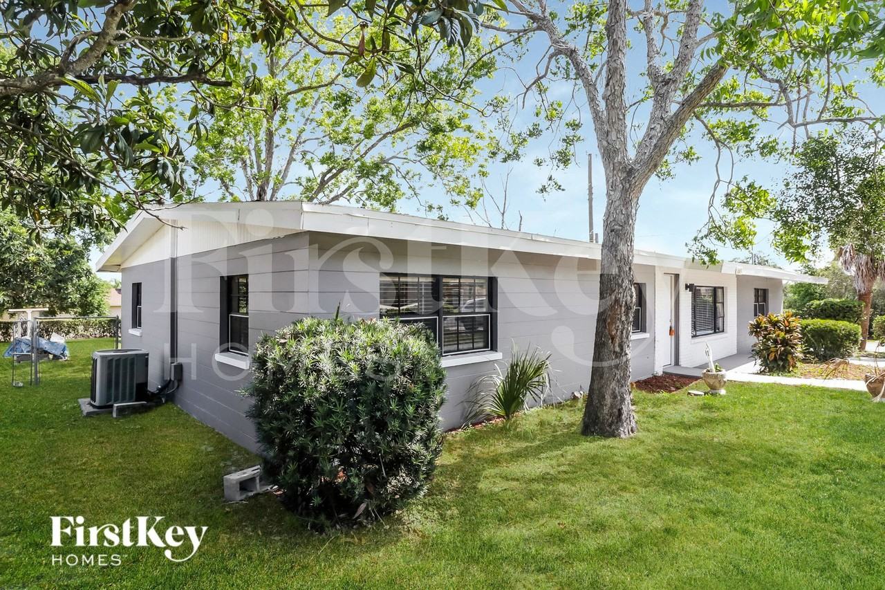 1003 West 14th Street - Photo 2 of 15