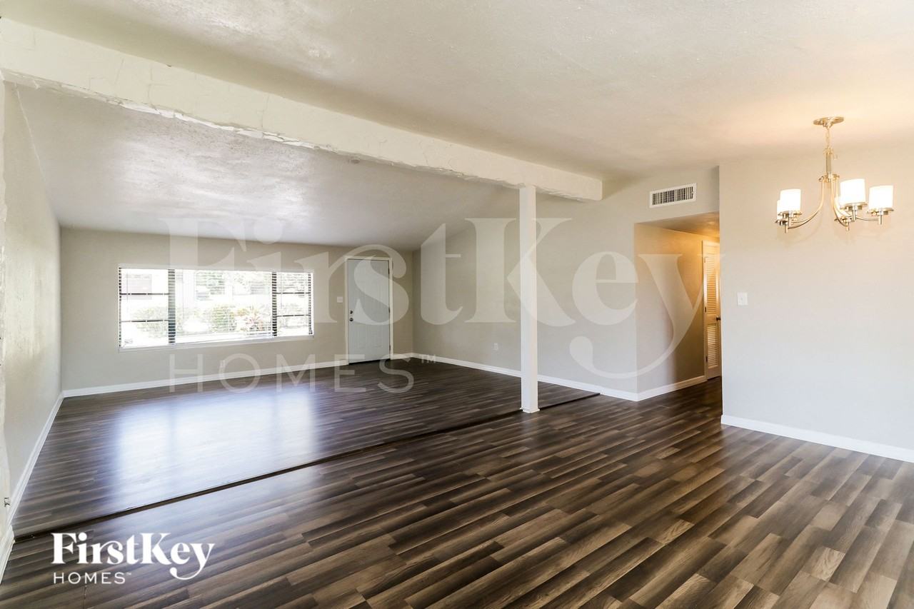 1003 West 14th Street - Photo 4 of 15