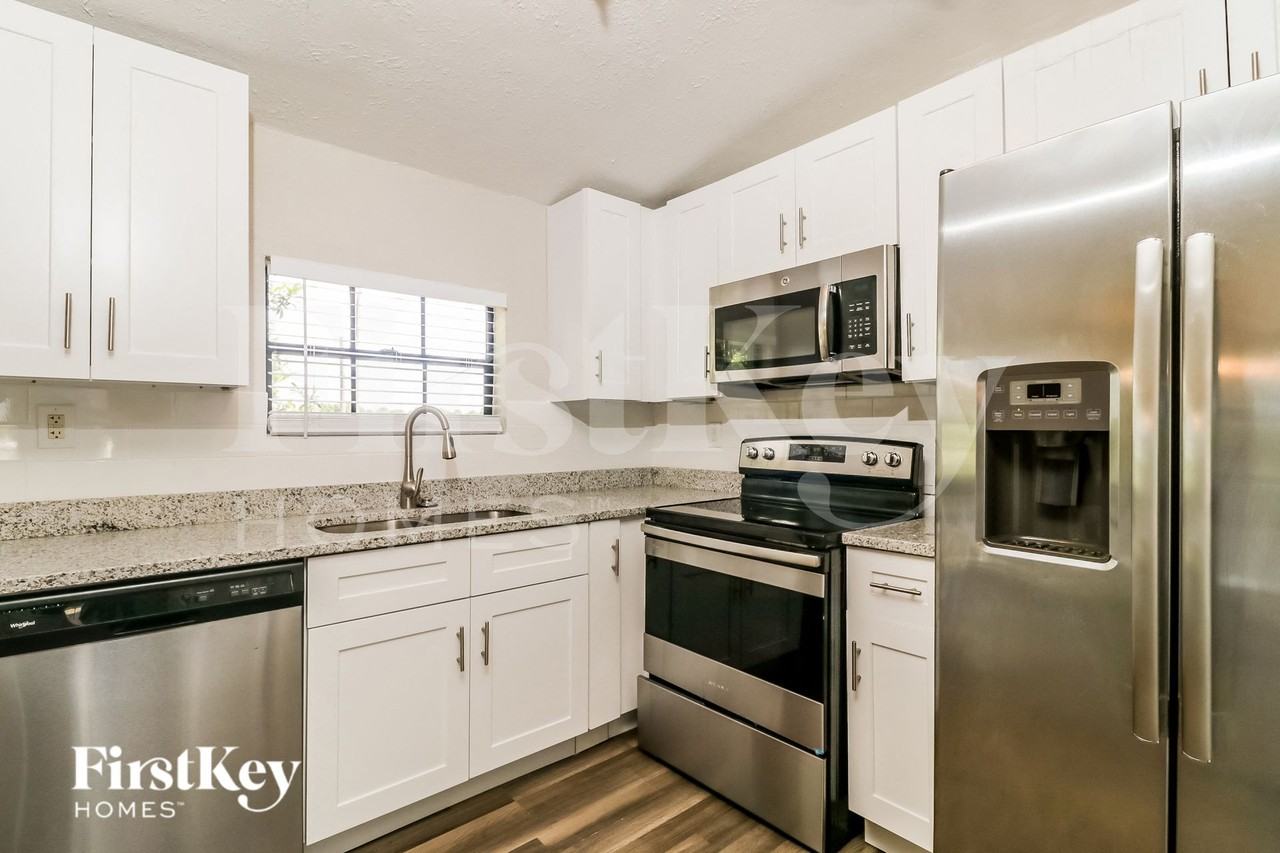 1003 West 14th Street - Photo 6 of 15