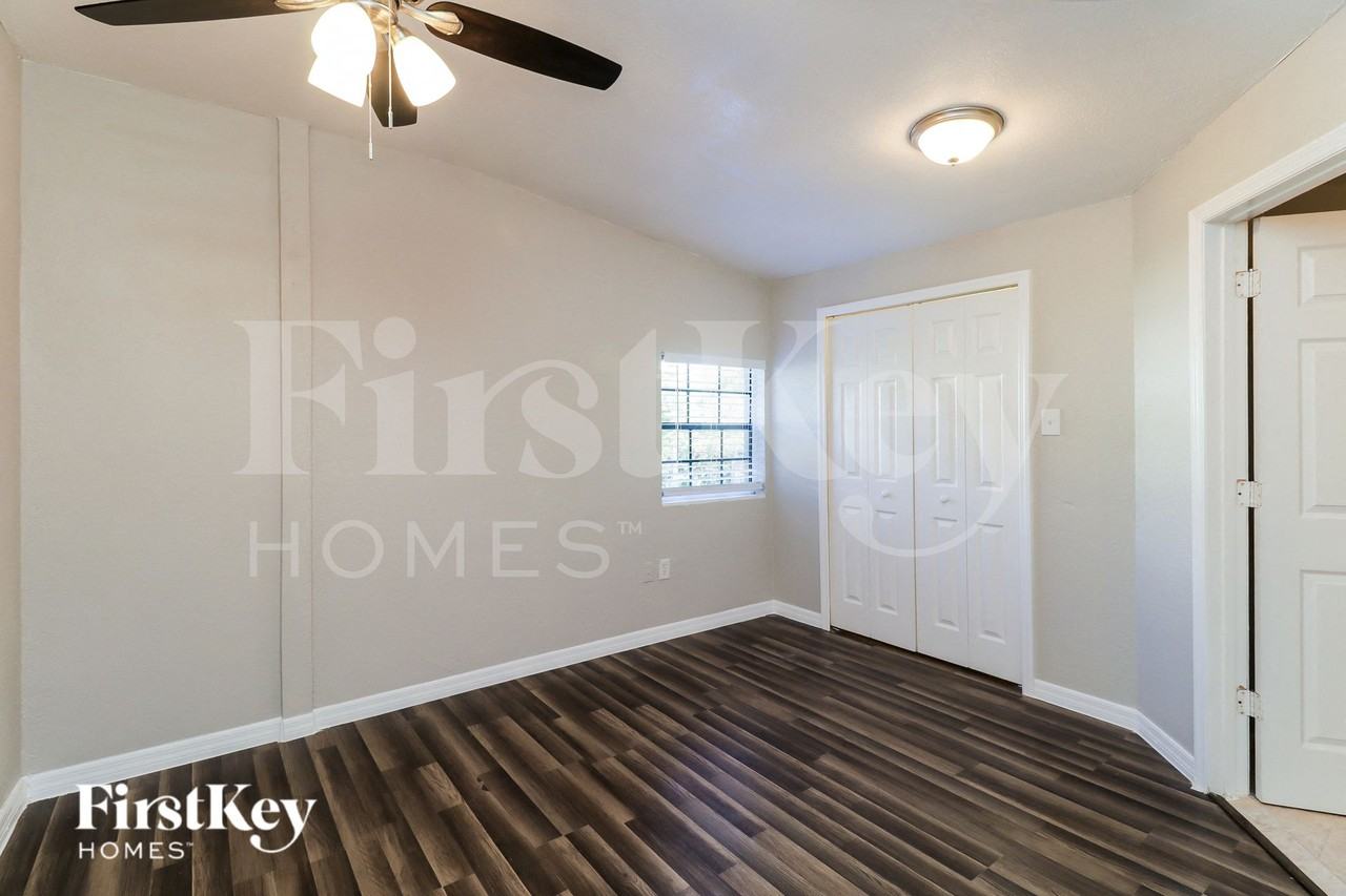 1003 West 14th Street - Photo 7 of 15