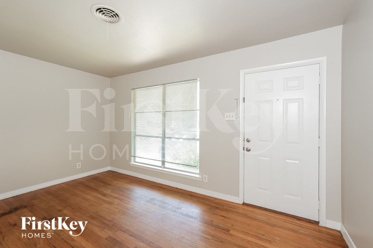 619 S Alexander Ave - Photo 2 of 16