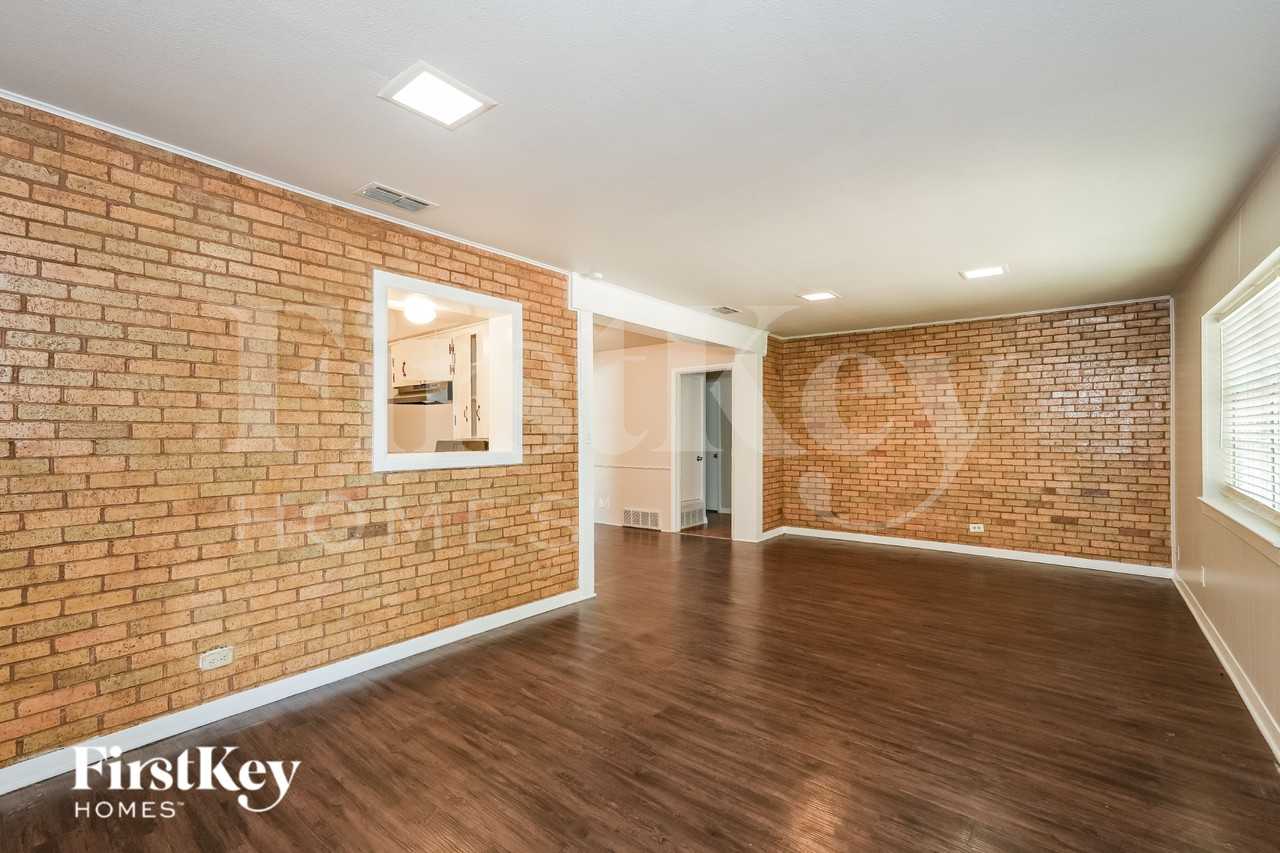 619 S Alexander Ave - Photo 5 of 16