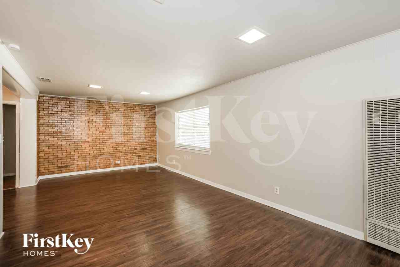 619 S Alexander Ave - Photo 6 of 16