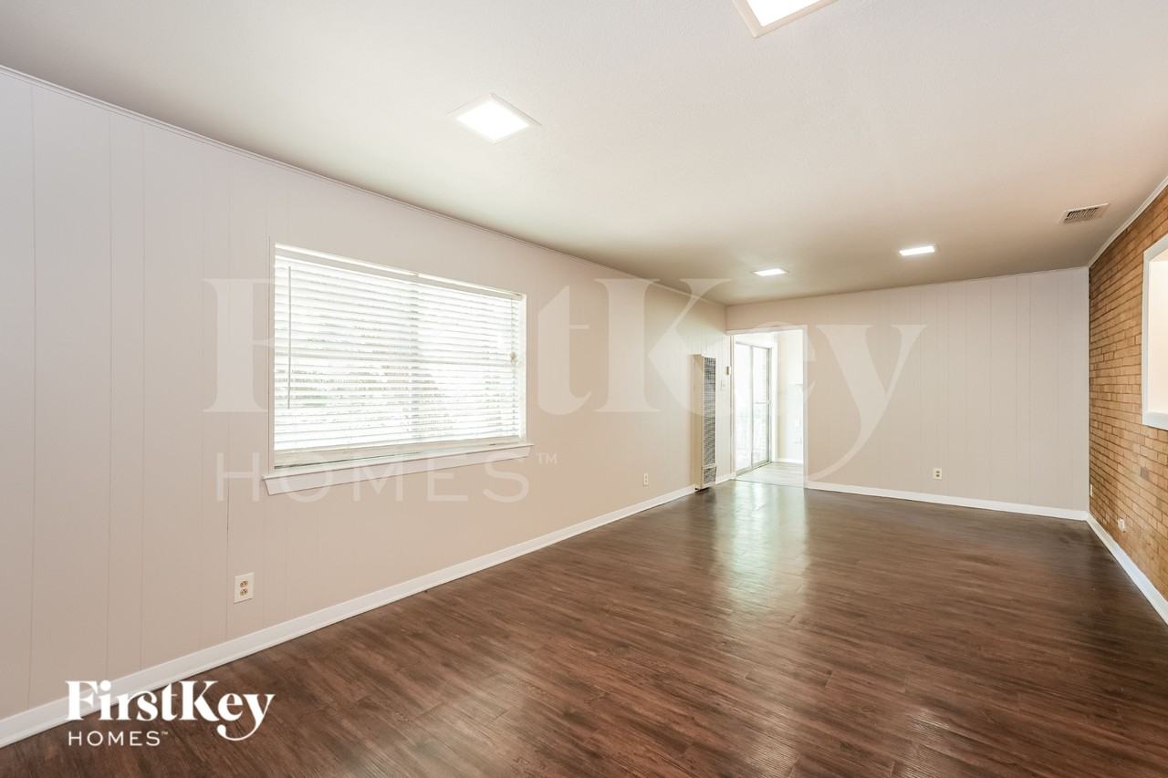 619 S Alexander Ave - Photo 7 of 16