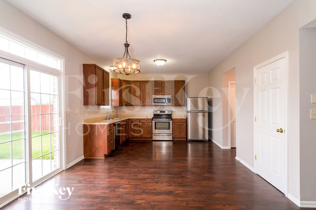 5921 Sable Dr - Photo 3 of 15