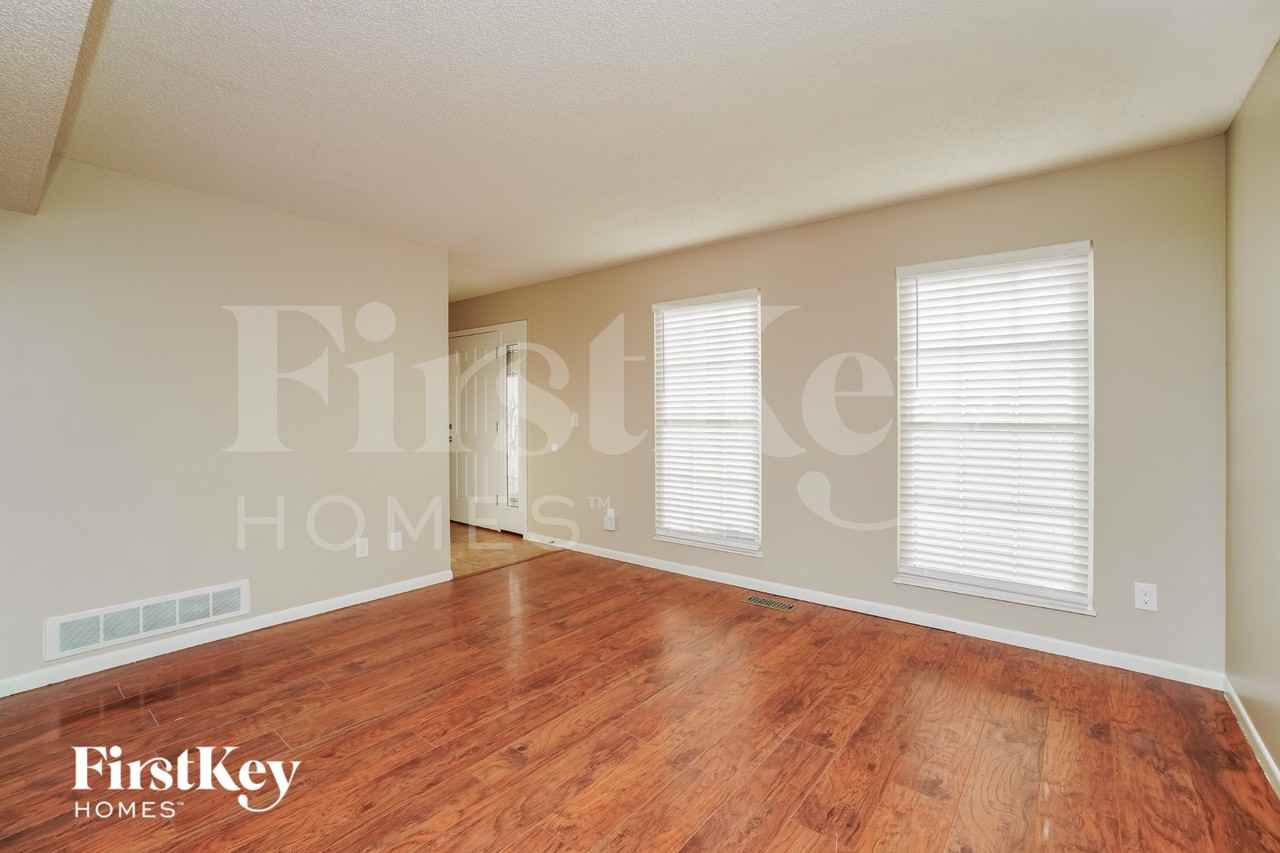 3025 Casper Ave - Photo 3 of 15