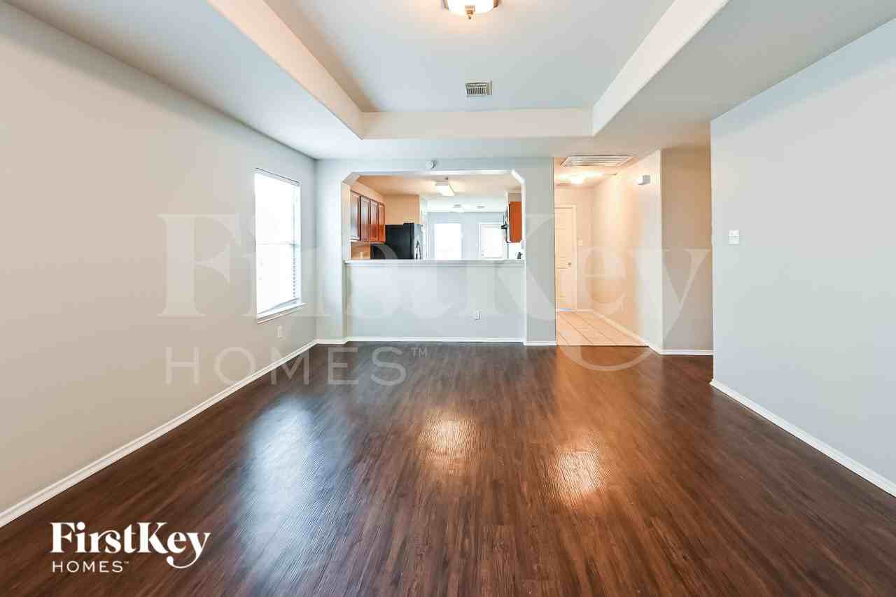 19207 Desert Moon Dr - Photo 2 of 15