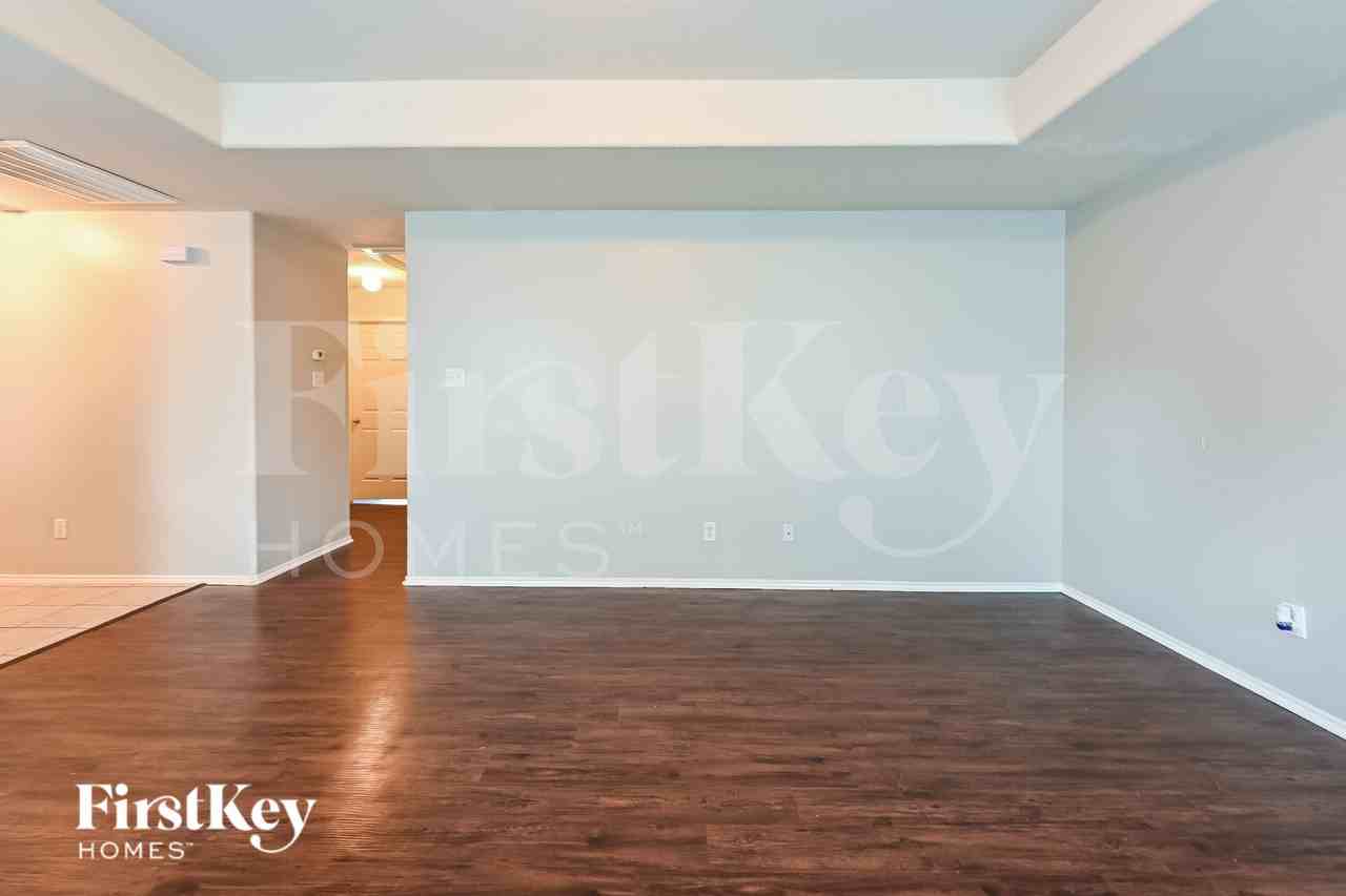 19207 Desert Moon Dr - Photo 3 of 15