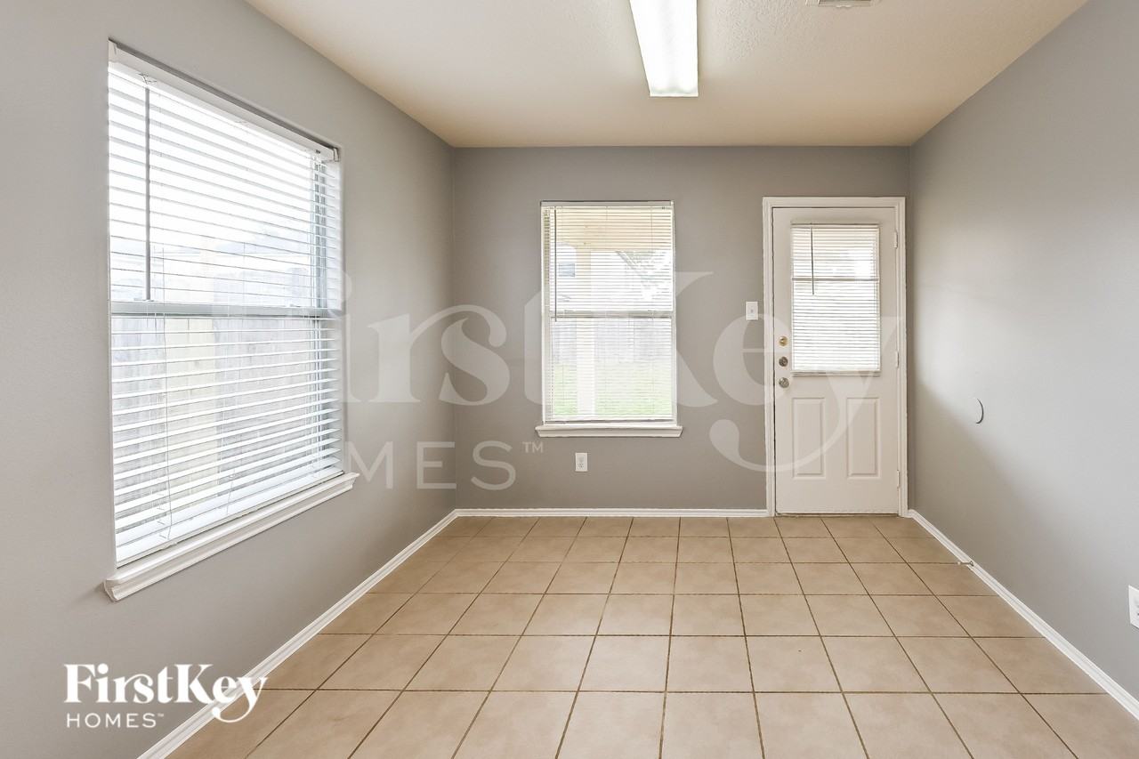 19207 Desert Moon Dr - Photo 6 of 15