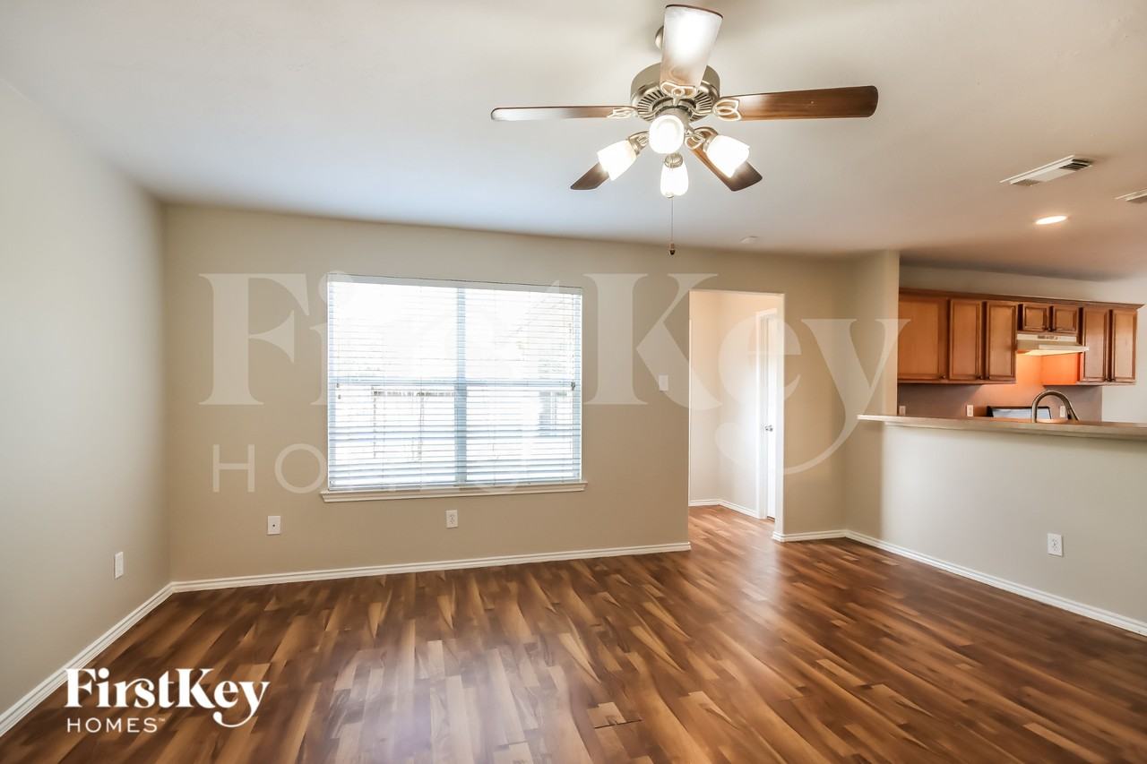 17903 Seco Creek Ln - Photo 3 of 15