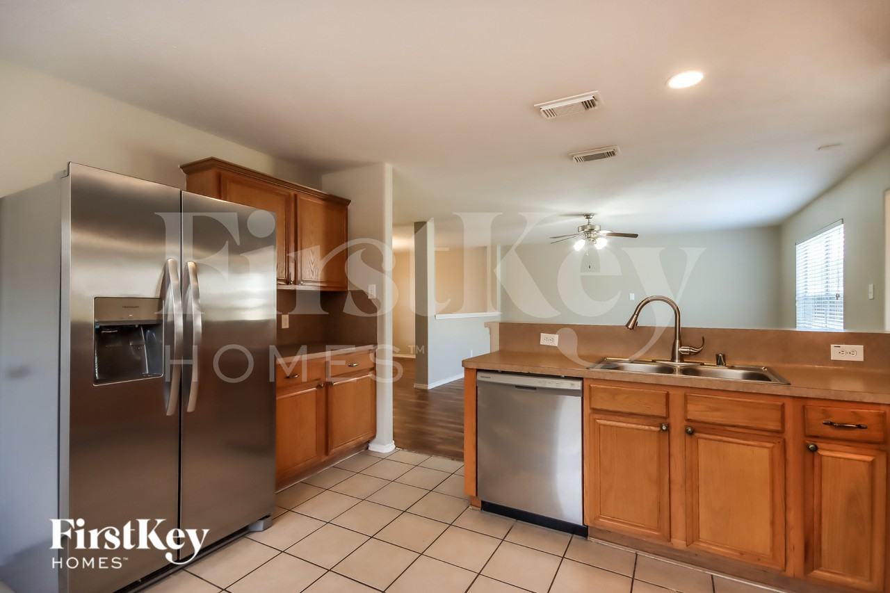 17903 Seco Creek Ln - Photo 6 of 15