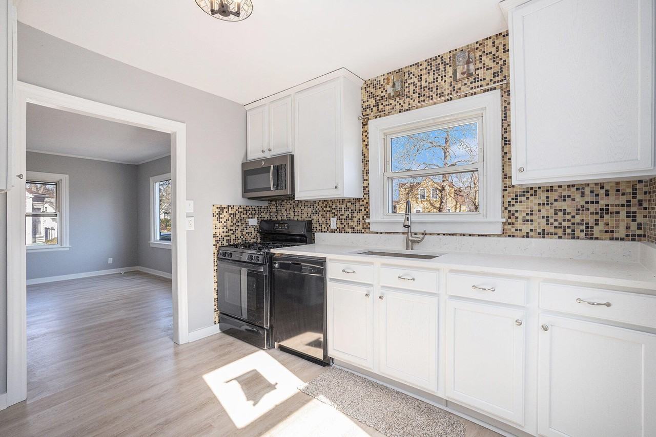 2156 Washington Circle - Photo 3 of 11