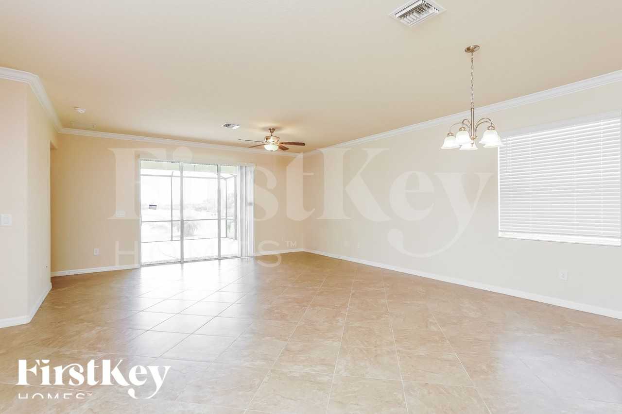 3604 East Hampton Circle - Photo 2 of 16