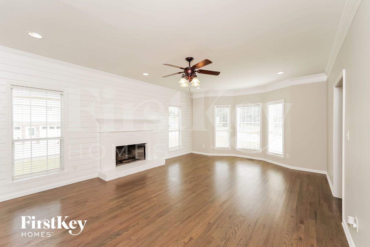 3030 Weatherford Dr - Photo 3 of 15