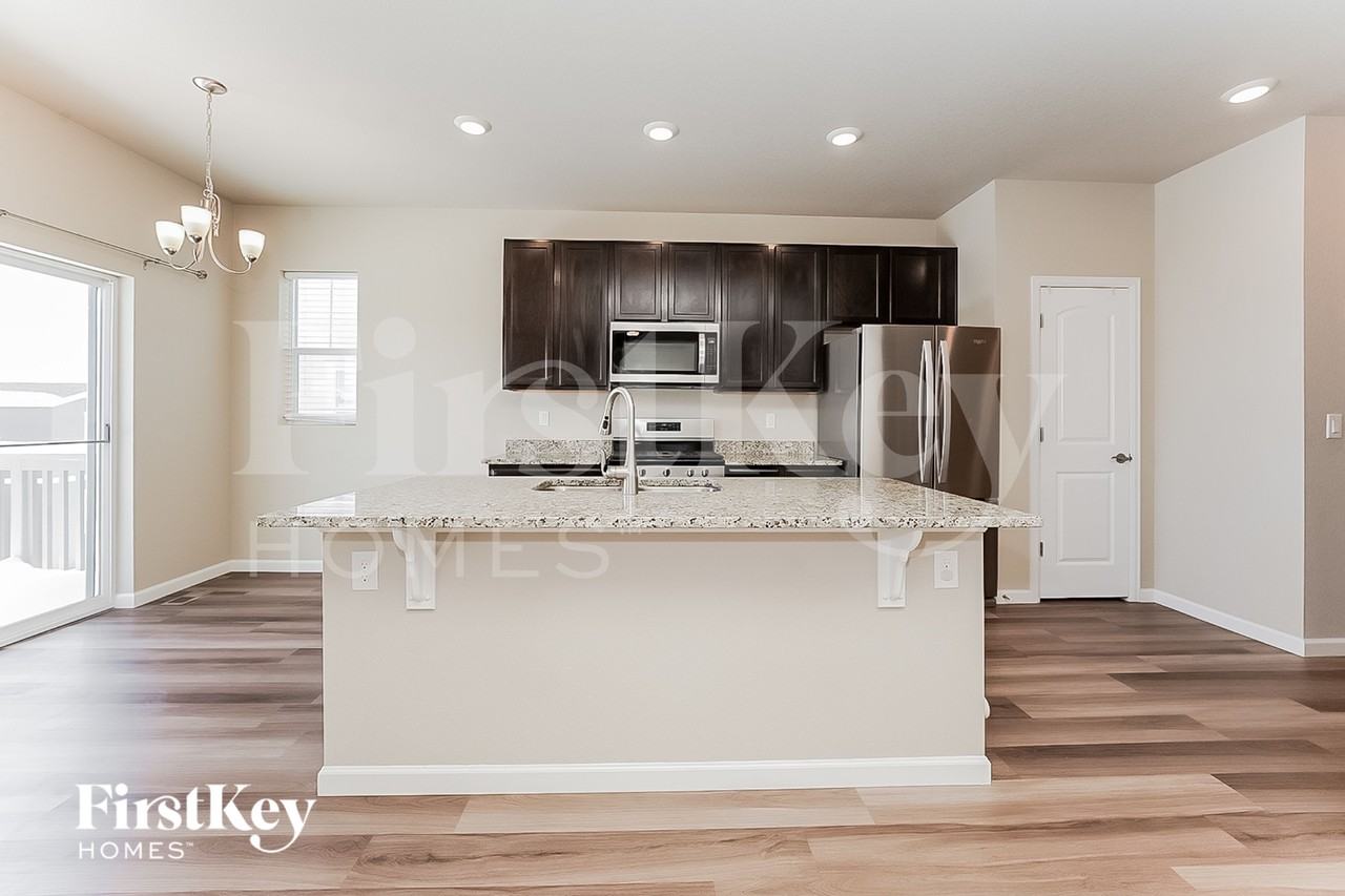 1902 Villageview Ln - Photo 5 of 15