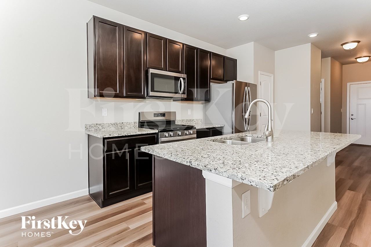 1902 Villageview Ln - Photo 6 of 15